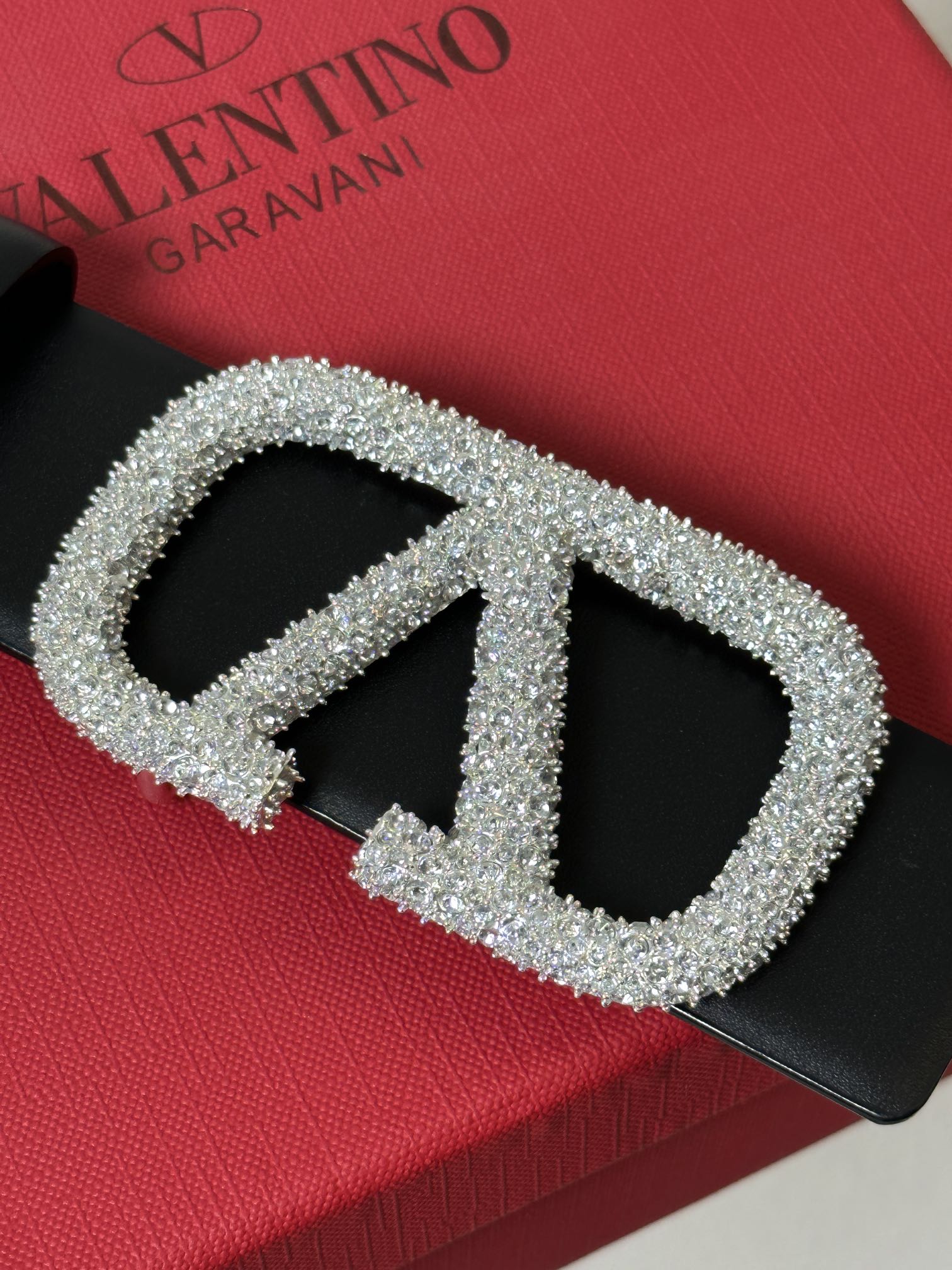 Bagsaaa Va1e*ntin0 Garavani Crystal VLogo Signature Black 4cm