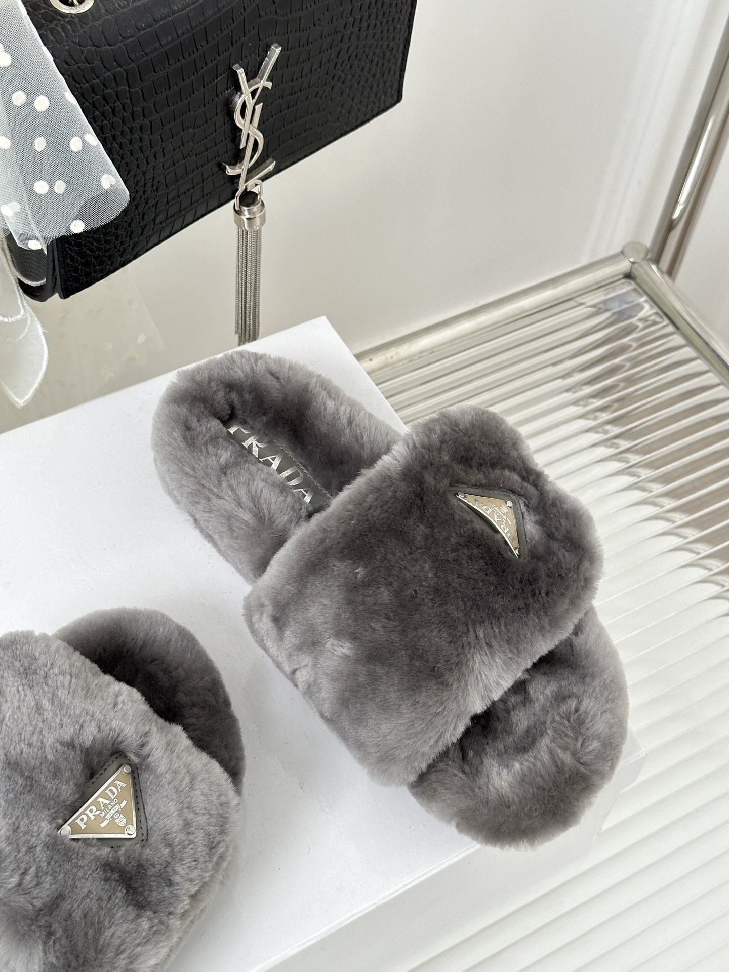 Bagsaaa Pra*a Fur Leather Grey Slides 