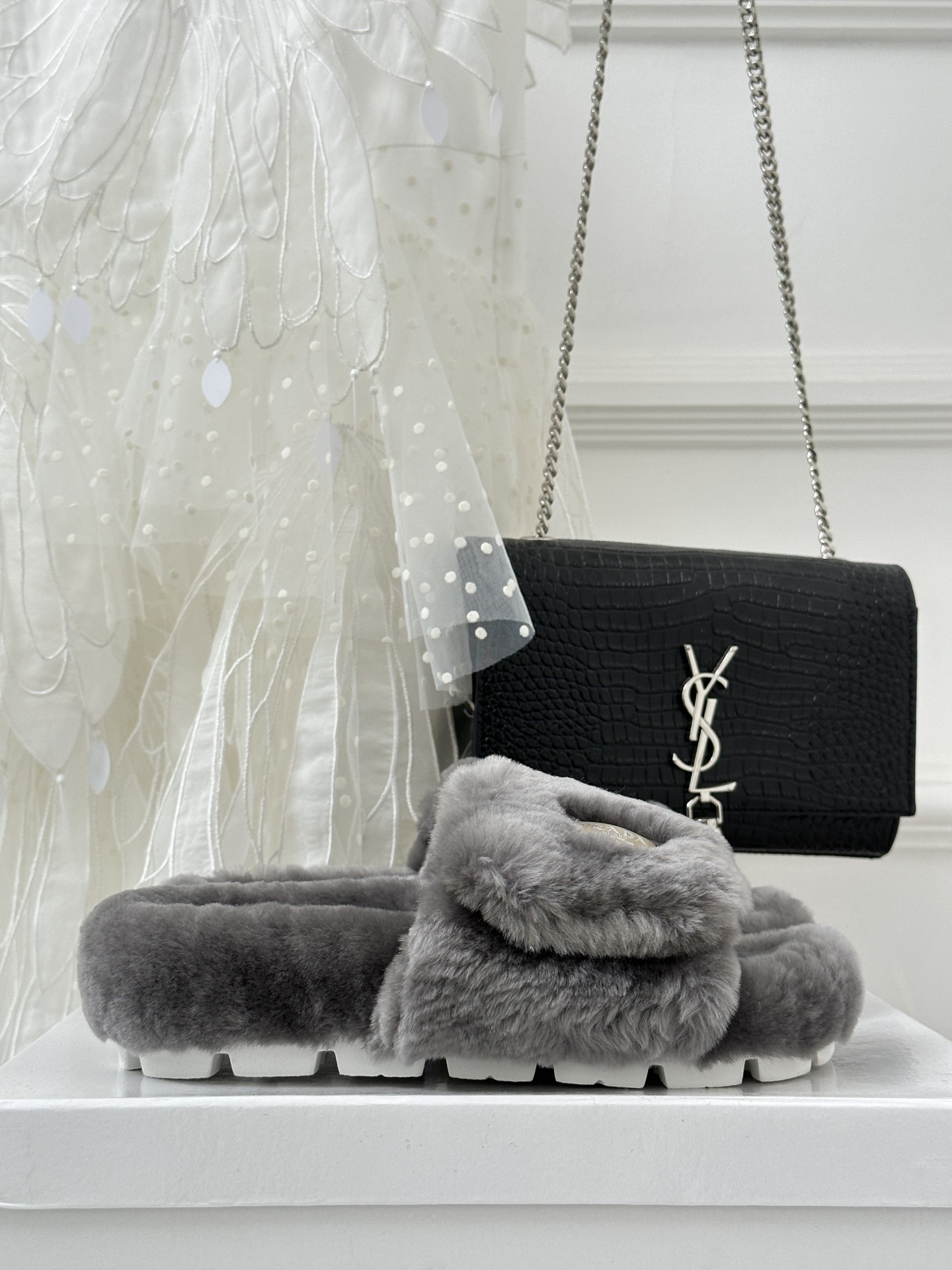 Bagsaaa Pra*a Fur Leather Grey Slides 