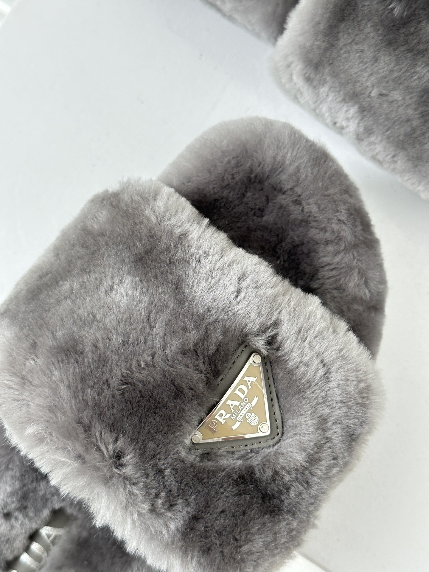 Bagsaaa Pra*a Fur Leather Grey Slides 
