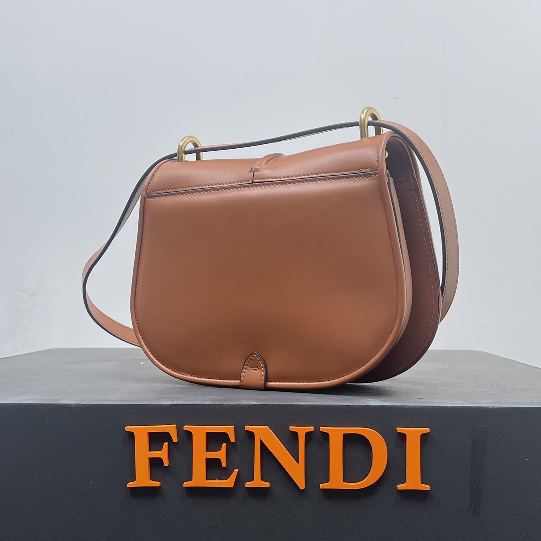 Bagsaaa F**di Cmon Brown leather bag - 25x20x7cm