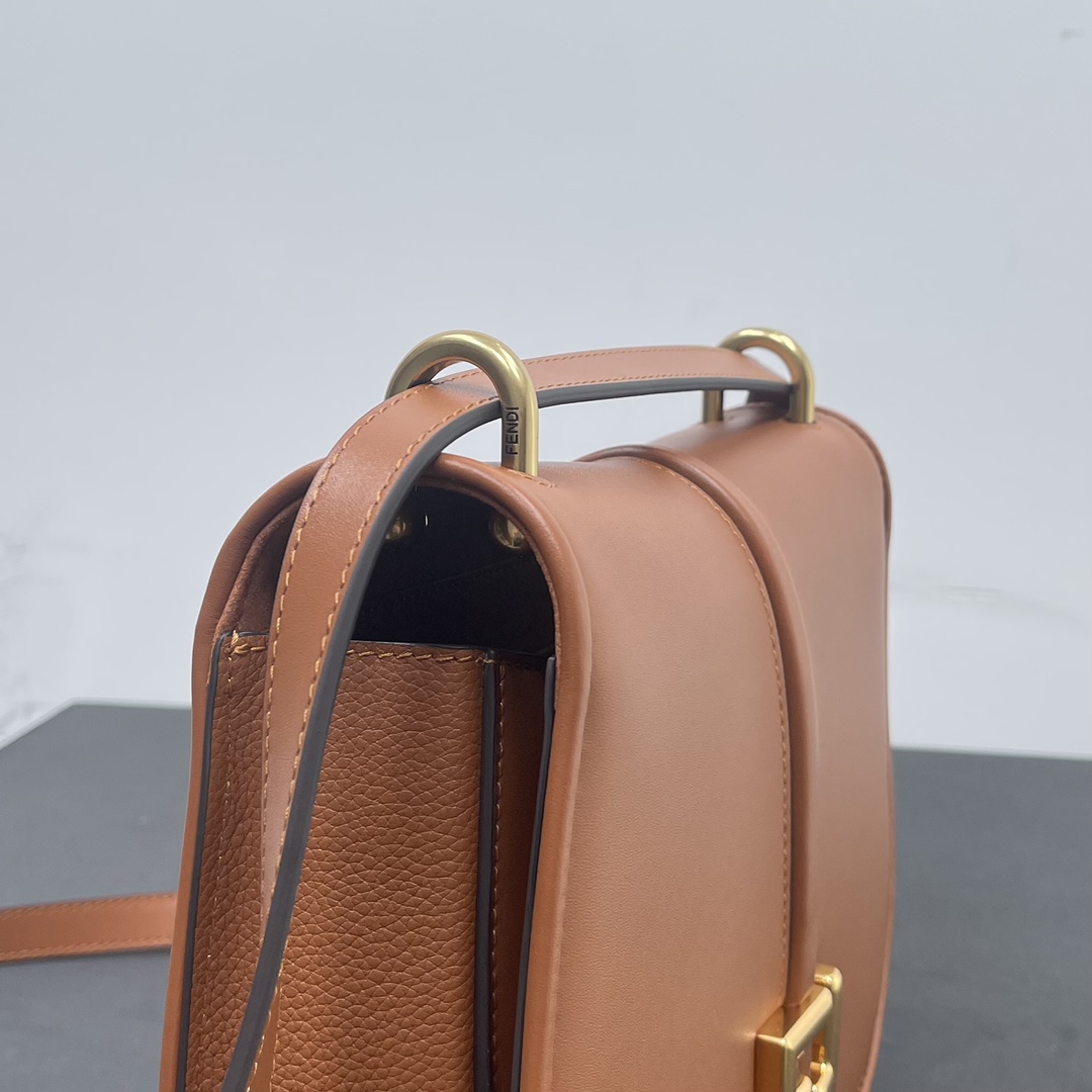 Bagsaaa F**di Cmon Brown leather bag - 25x20x7cm
