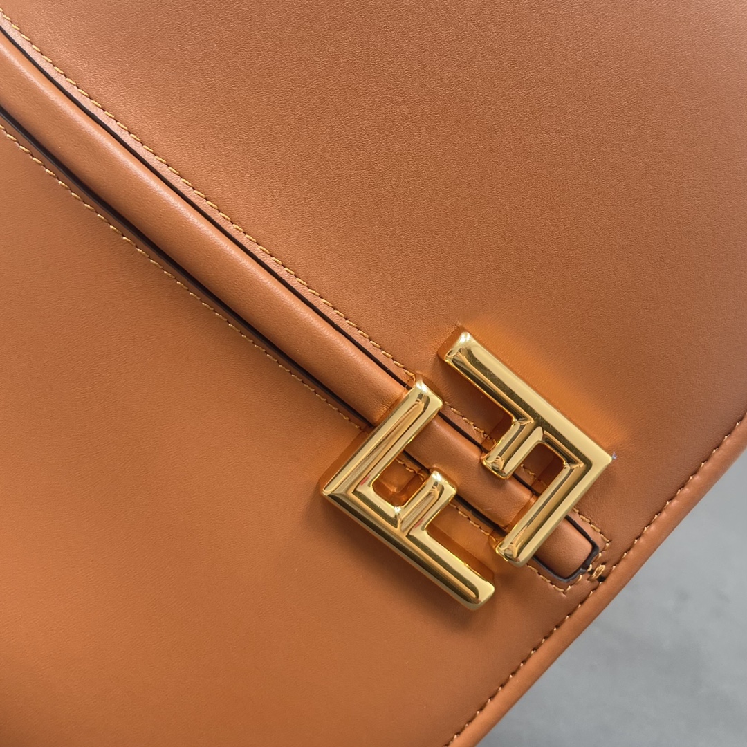 Bagsaaa F**di Cmon Brown leather bag - 25x20x7cm