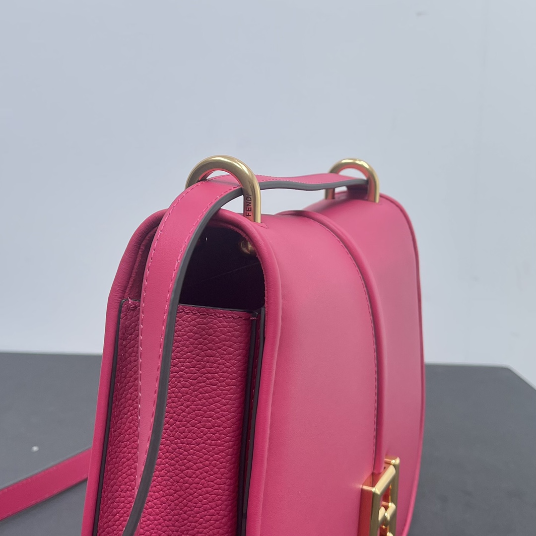 Bagsaaa F**di Cmon Pink leather bag - 25x20x7cm