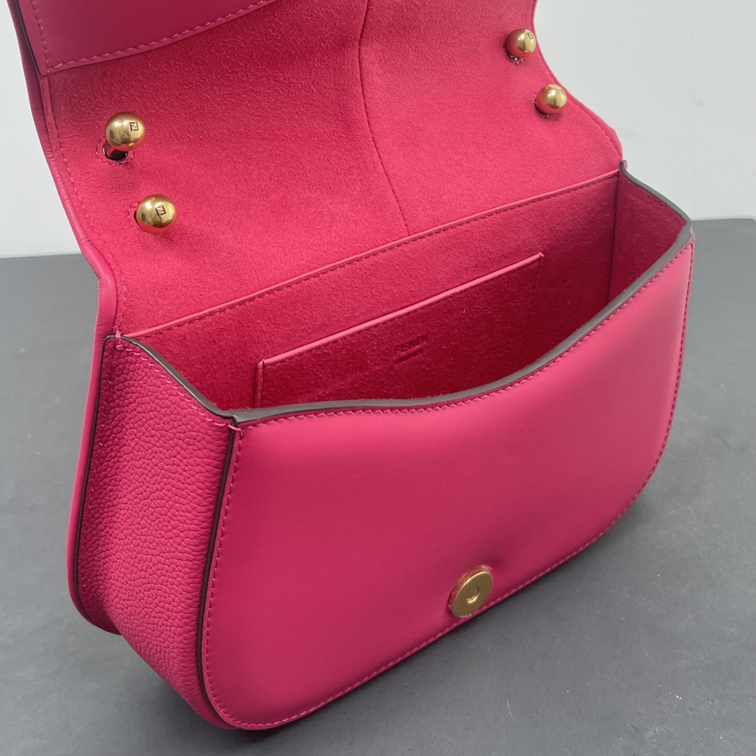 Bagsaaa F**di Cmon Pink leather bag - 25x20x7cm