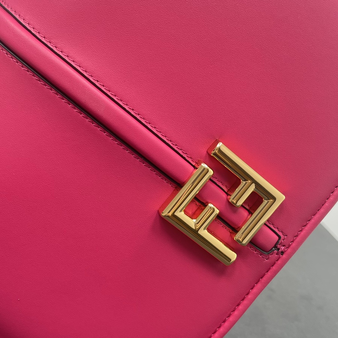 Bagsaaa F**di Cmon Pink leather bag - 25x20x7cm