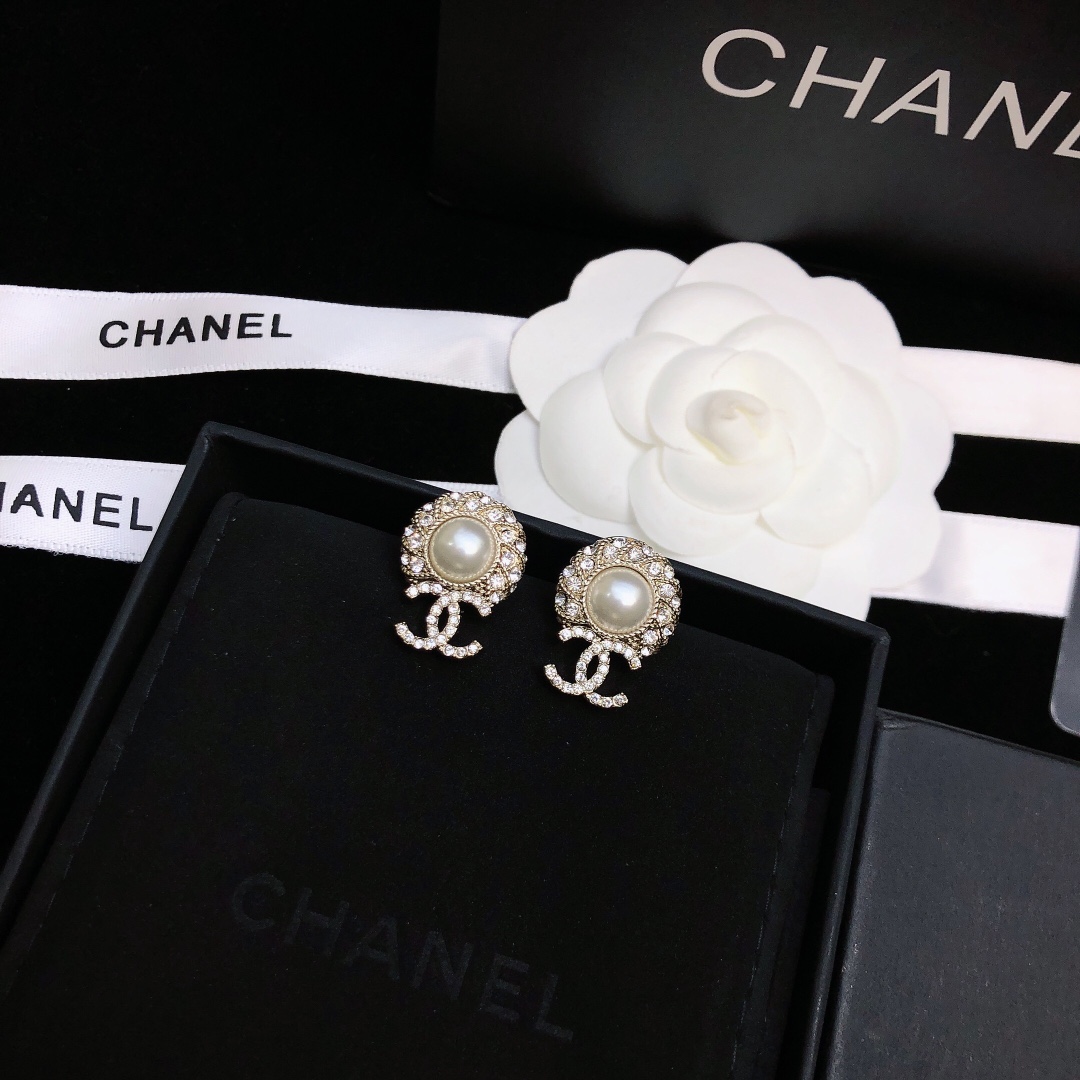 Bagsaaa Ch**el Teardrop Pearl Gold Earrings