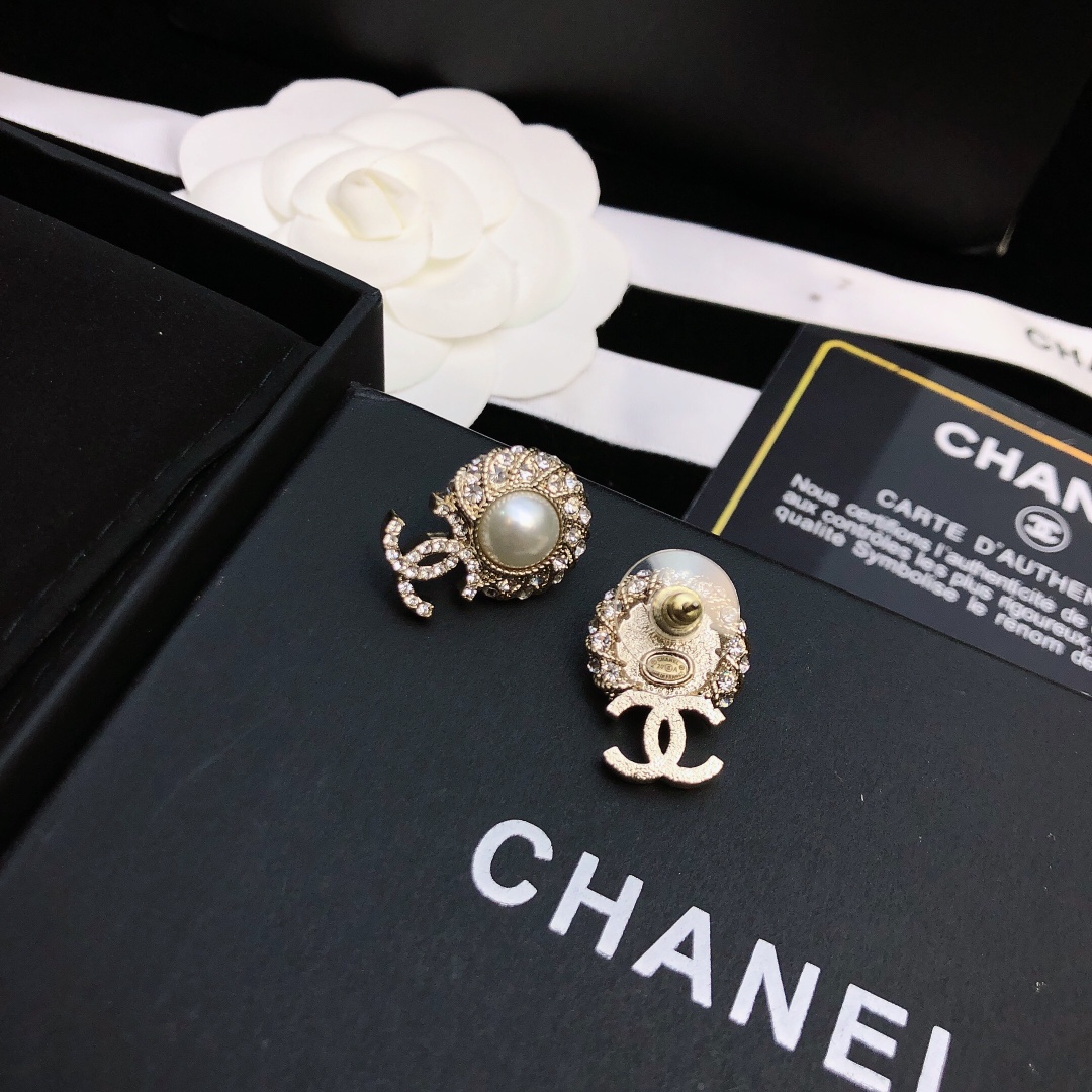 Bagsaaa Ch**el Teardrop Pearl Gold Earrings