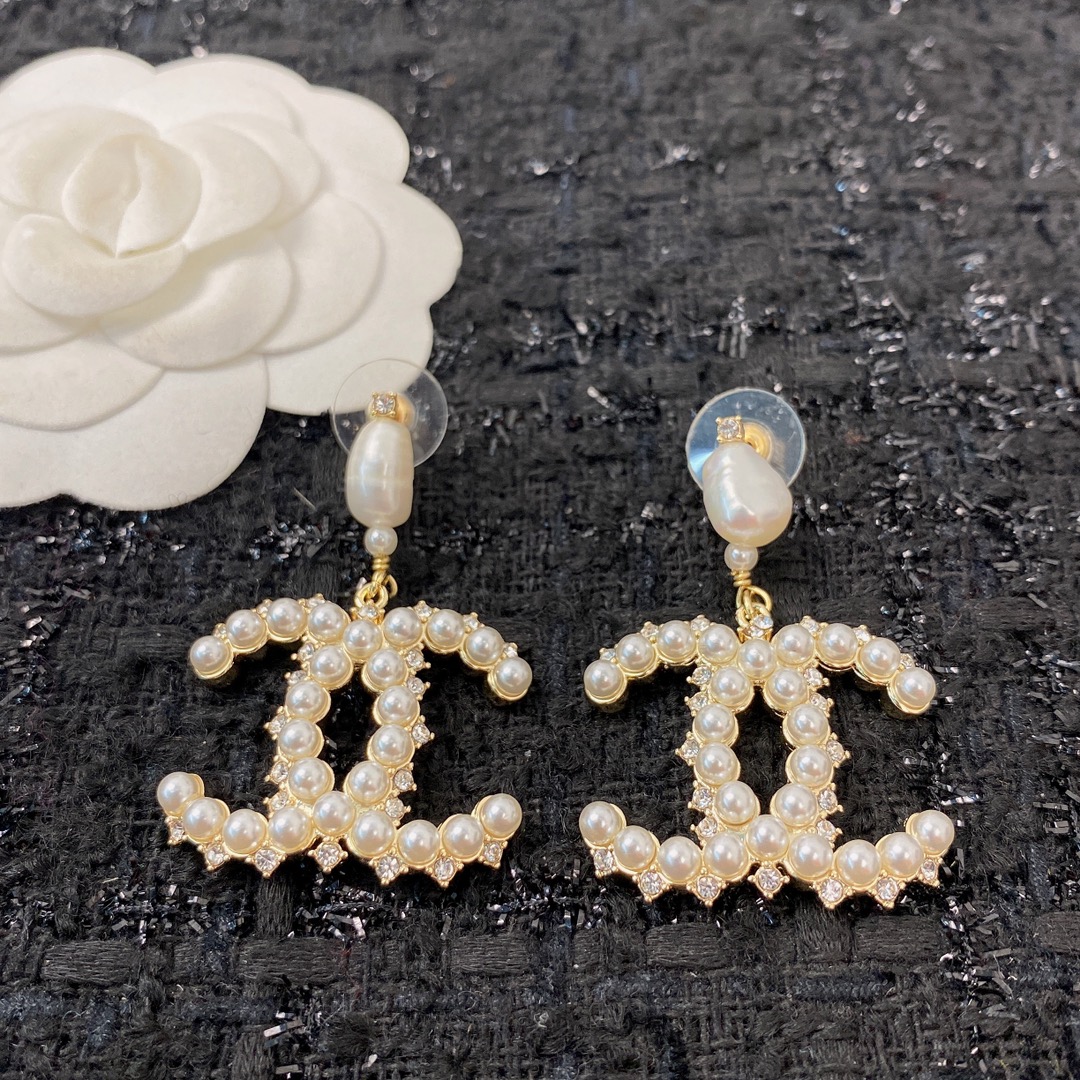 Bagsaaa Ch**el Crytal Pearl Gold Earrings 