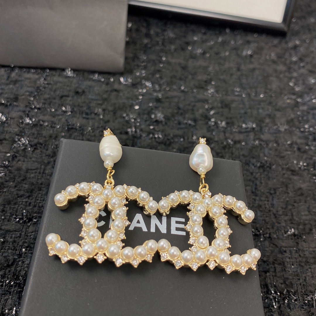 Bagsaaa Ch**el Crytal Pearl Gold Earrings 