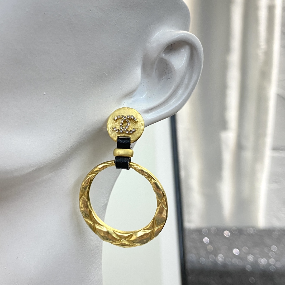 Bagsaaa Ch**el Hoop Gold Earrings