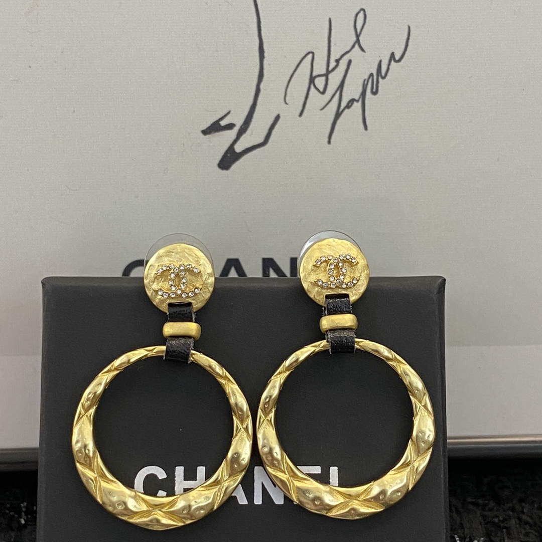Bagsaaa Ch**el Hoop Gold Earrings