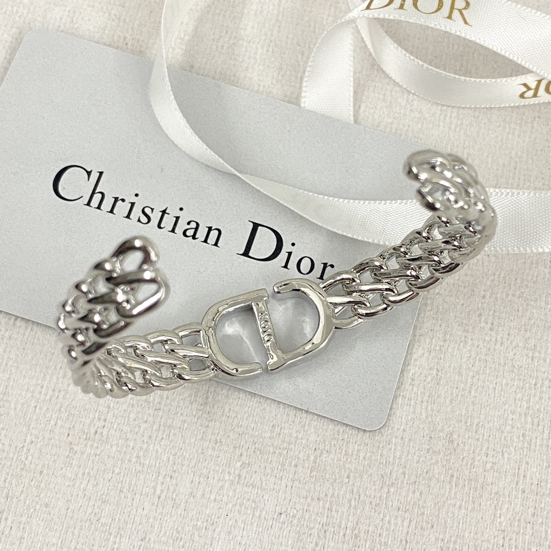 Bagsaaa D10r Crystal Silver Bracelet 