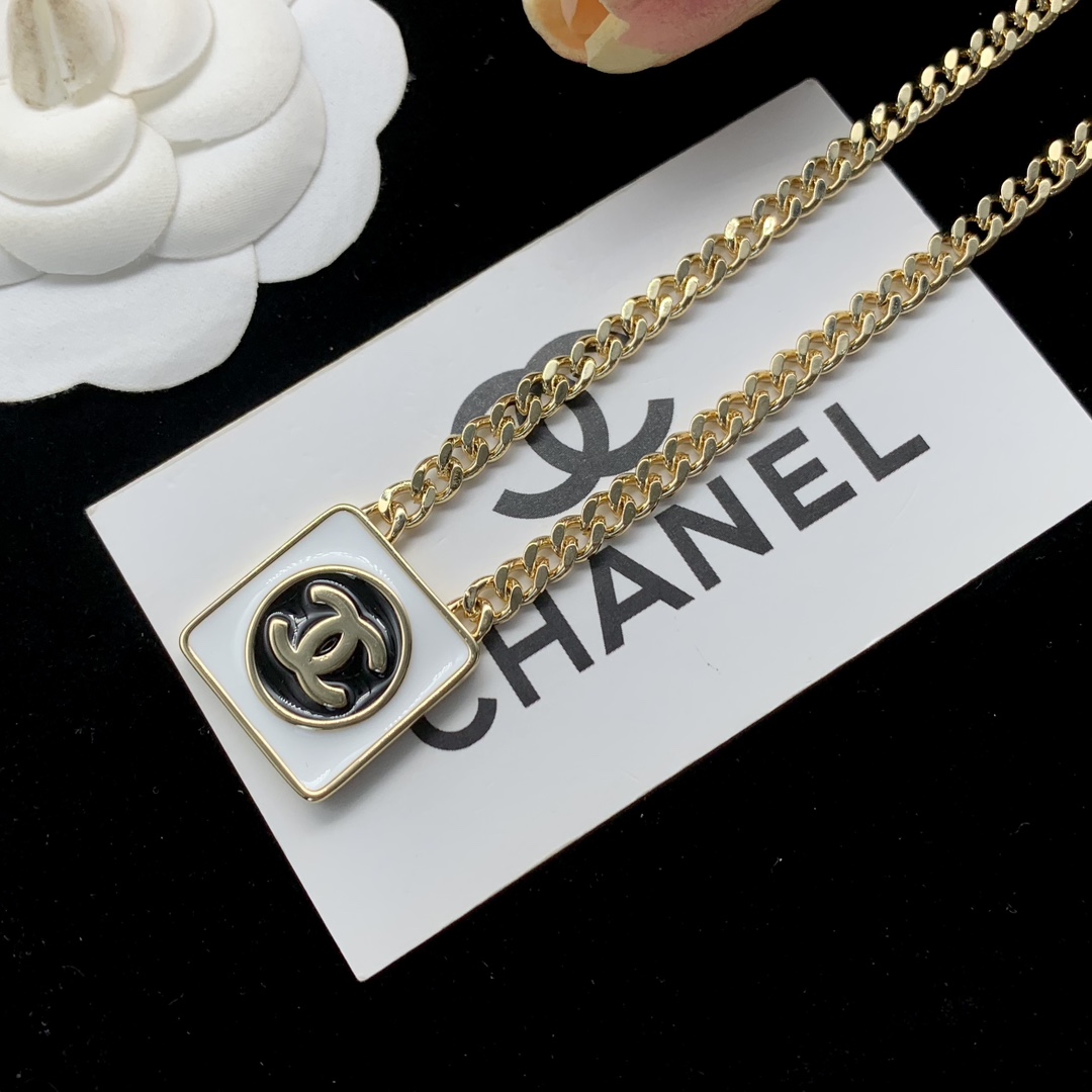 Bagsaaa Ch**el Gold Necklace 