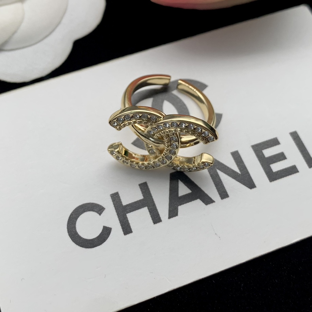 Bagsaaa Ch**el CCC Logo Ring