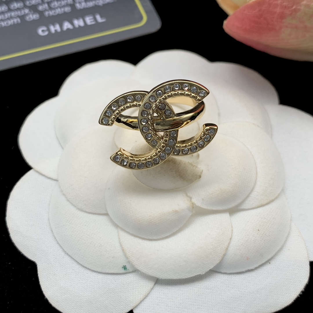 Bagsaaa Ch**el CCC Logo Ring
