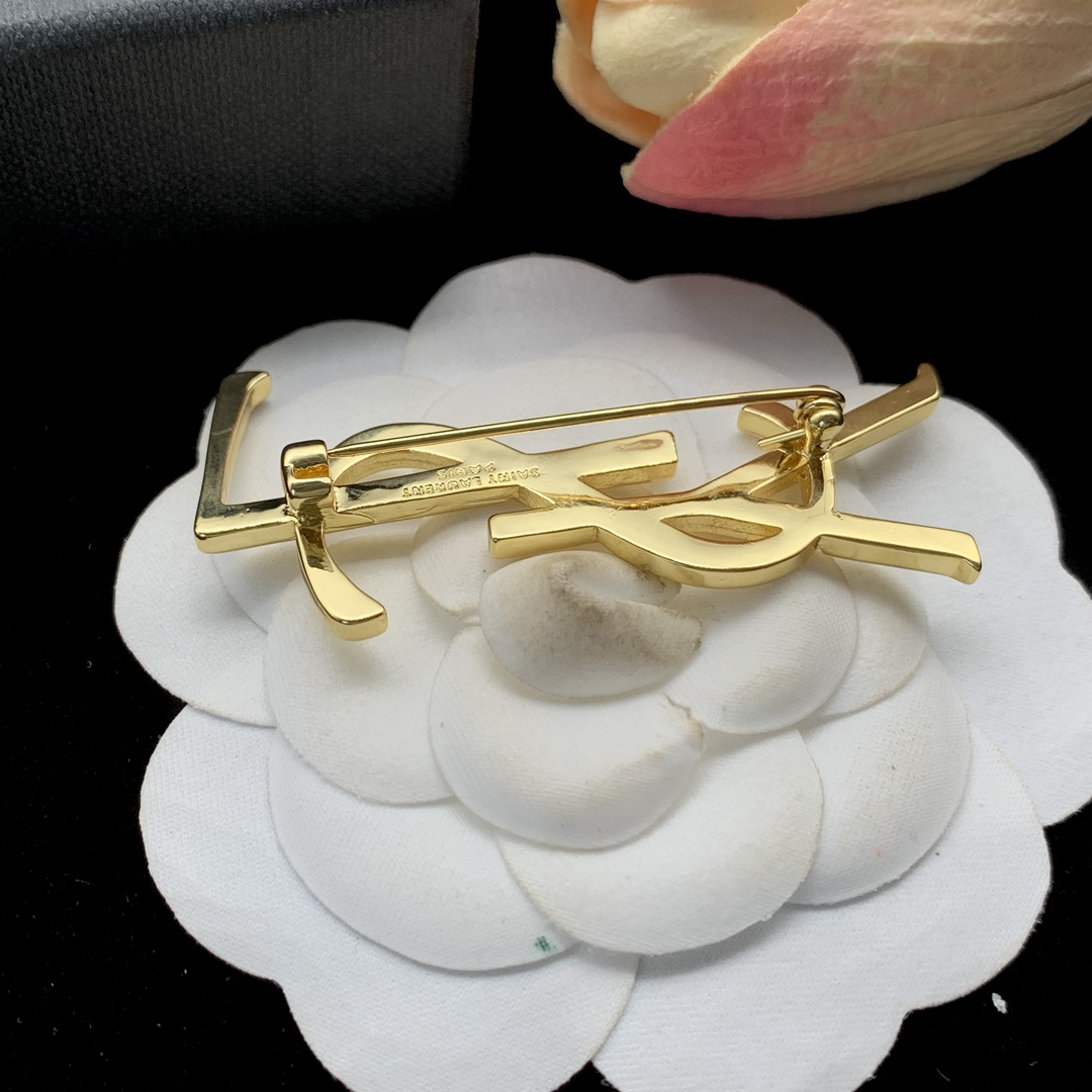 Bagsaaa Y51 Gold Brooch