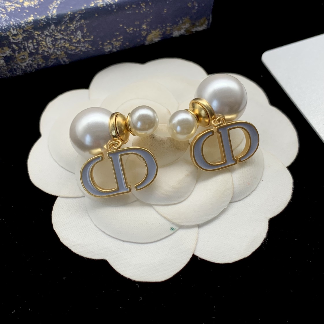 Bagsaaa D10r Montaigne CD Stud Earrings 