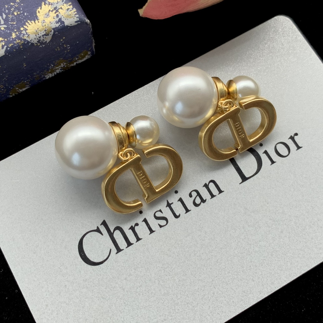 Bagsaaa D10r Montaigne CD Stud Earrings 