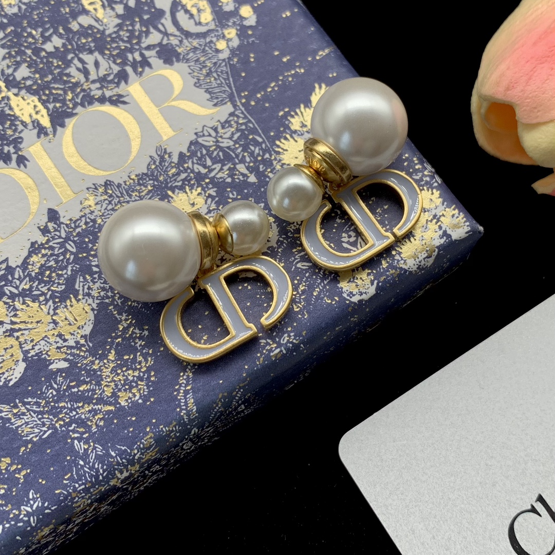 Bagsaaa D10r Montaigne CD Stud Earrings 
