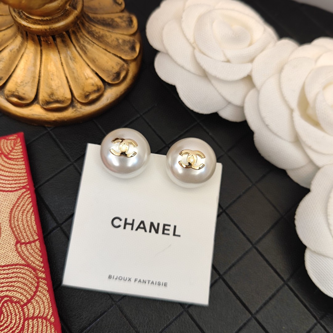 Bagsaaa Ch**el Pearl Stud Earrings