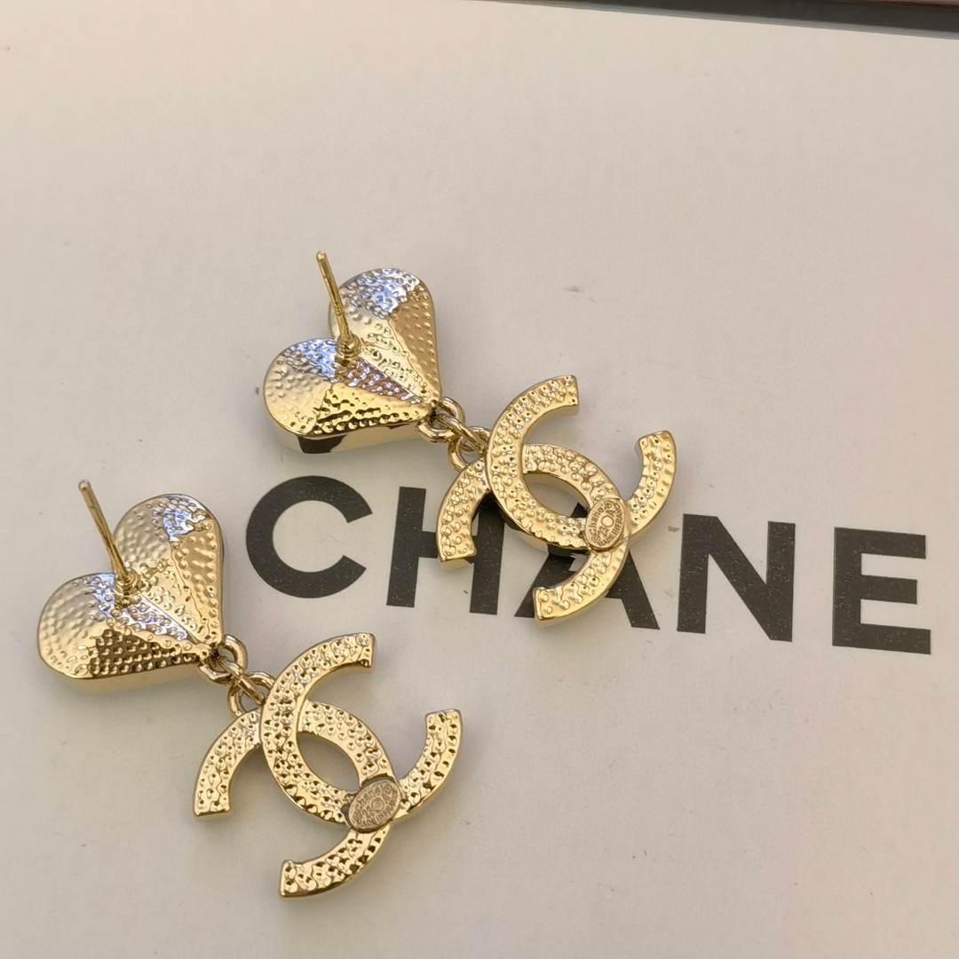 Bagsaaa Heart Drop Earrings 