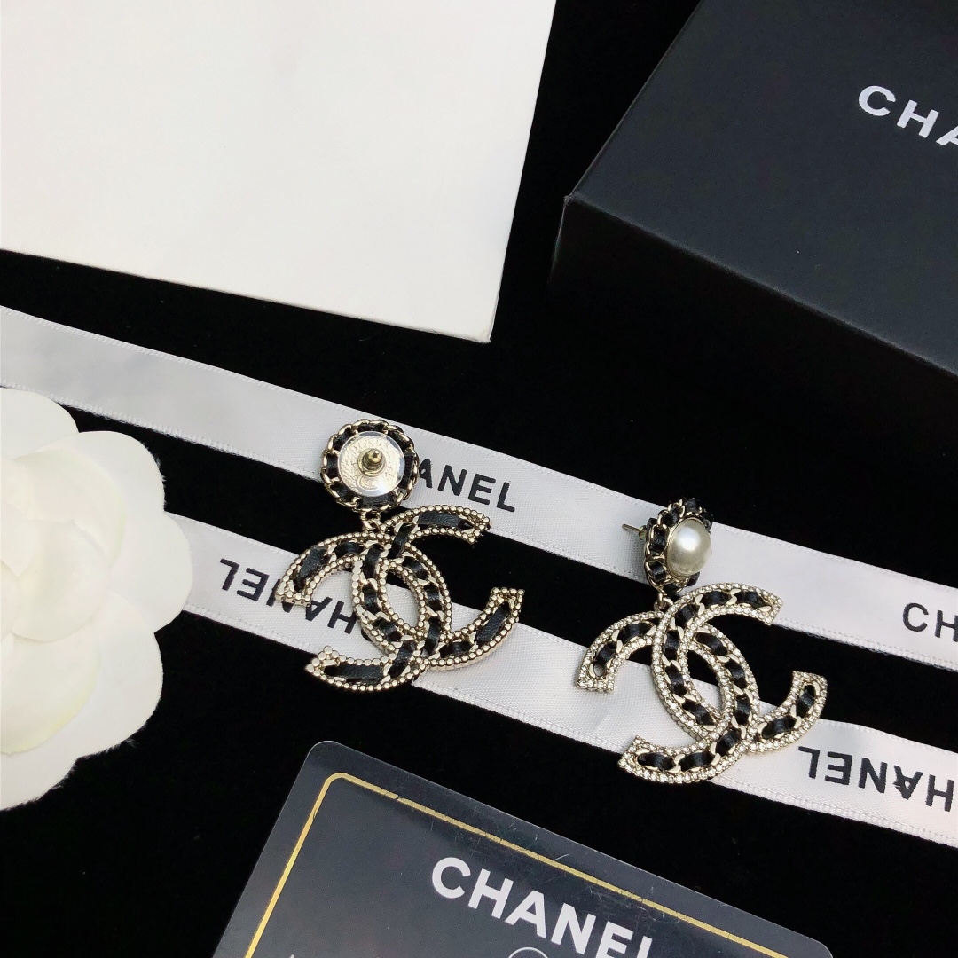 Bagsaaa Ch**el Black CC Logo Drop Earrings