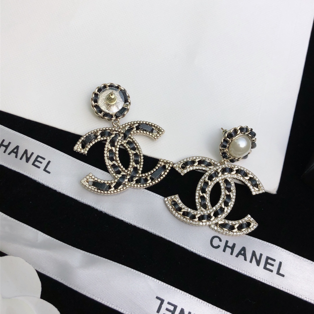 Bagsaaa Ch**el Black CC Logo Drop Earrings