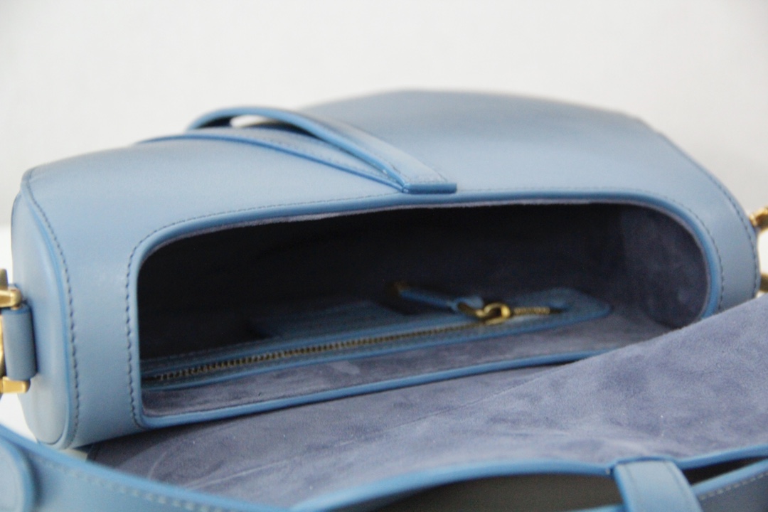 Bagsaaa D10r Saddle Ombre Blue Leather -25.5 x 20 x 6.5 cm