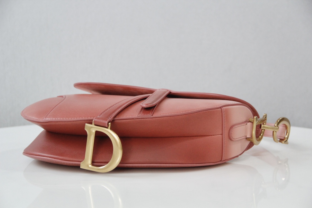 Bagsaaa D10r Saddle Ombre Red Leather - 25.5 x 20 x 6.5 cm
