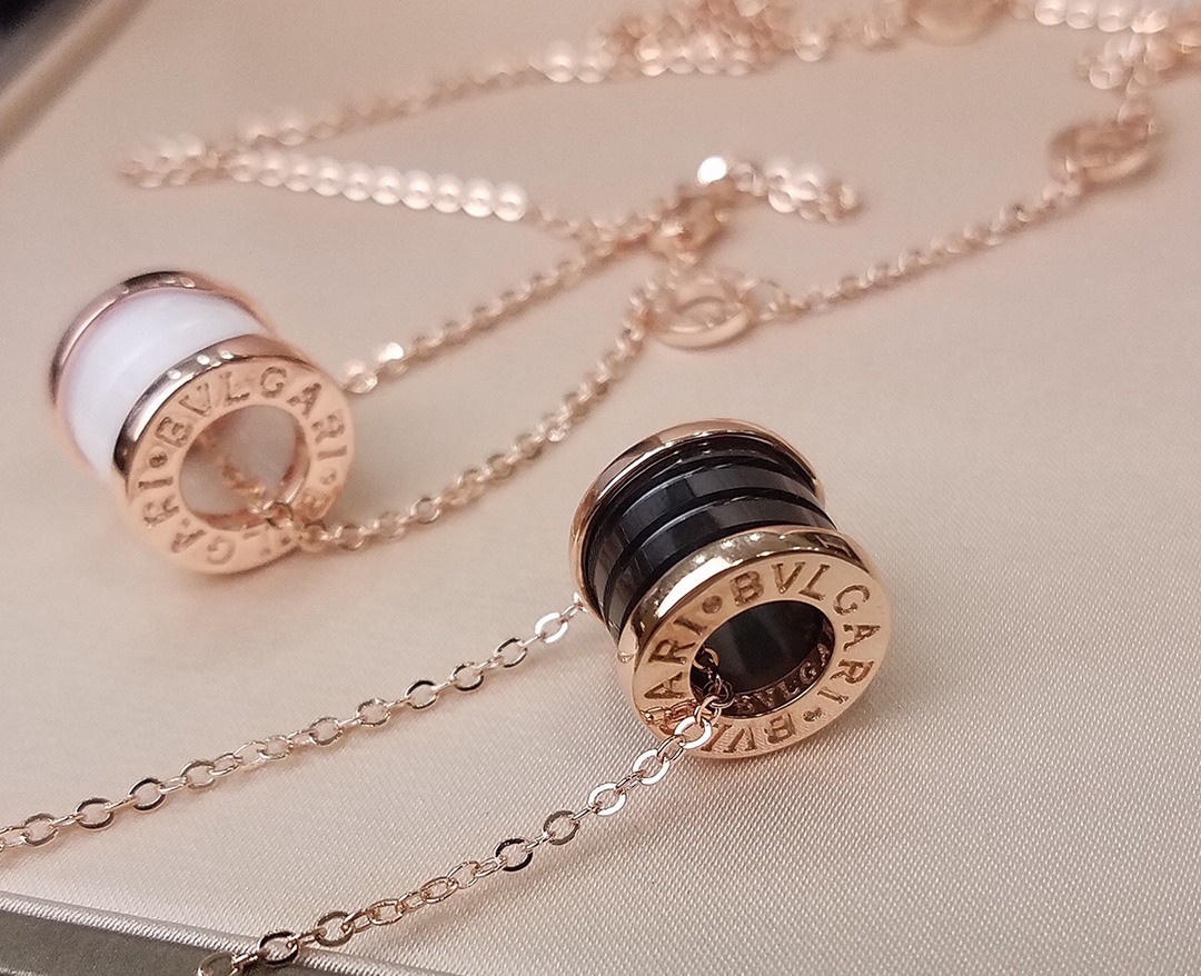 Bagsaaa Bv1g*ai B.zero1 Necklace with black/white Round Pendant