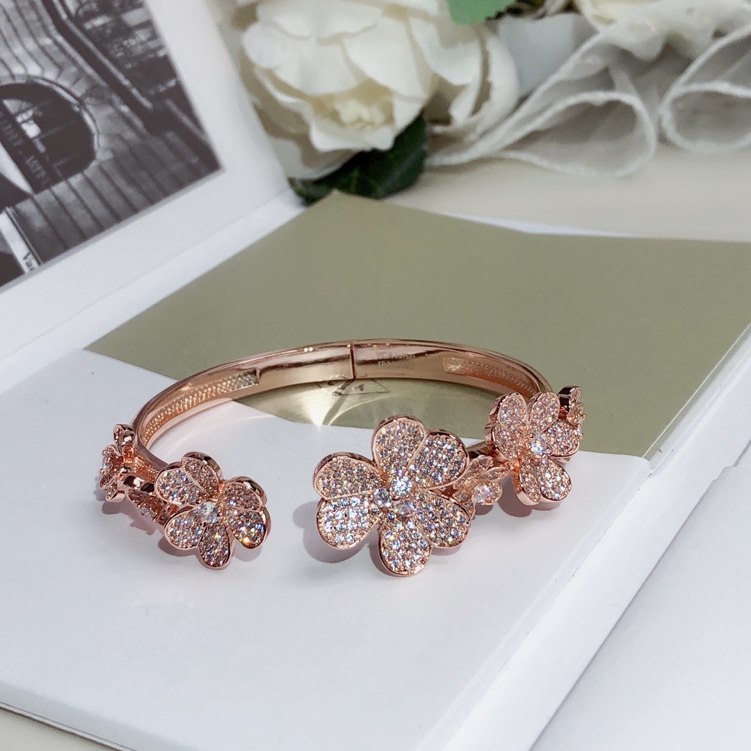 Bagsaaa V*n Cl**f & Arp*1s Frivole 7 flowers Bracelet 
