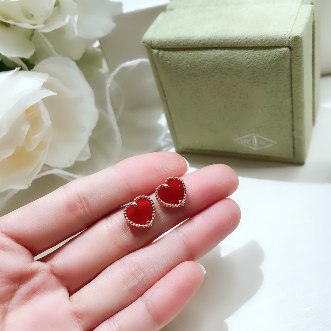 Bagsaaa V*n Cl**f & Arp*1s Red Heart Stud Earrings