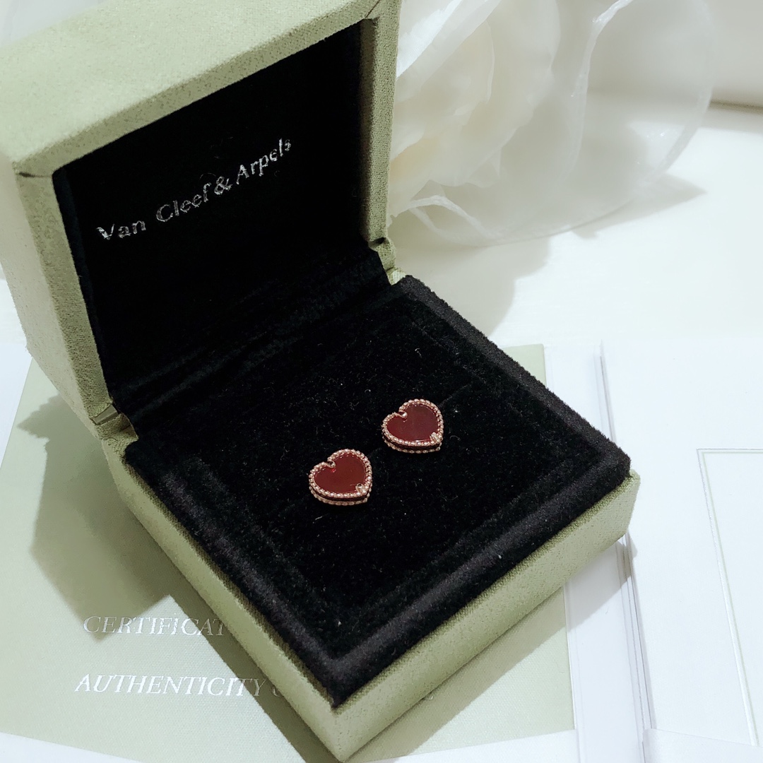 Bagsaaa V*n Cl**f & Arp*1s Red Heart Stud Earrings