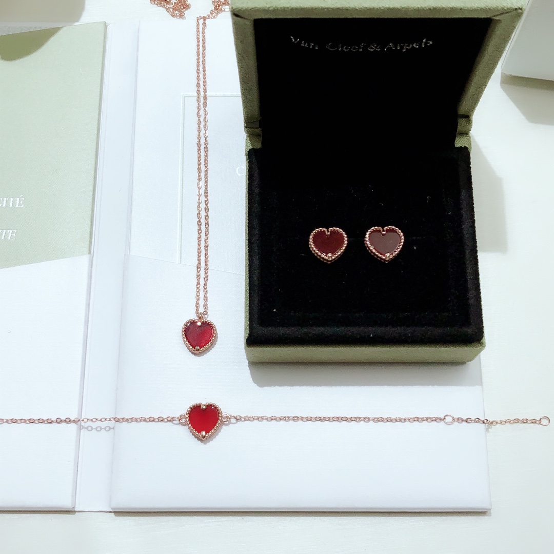 Bagsaaa V*n Cl**f & Arp*1s Red Heart Neckalce