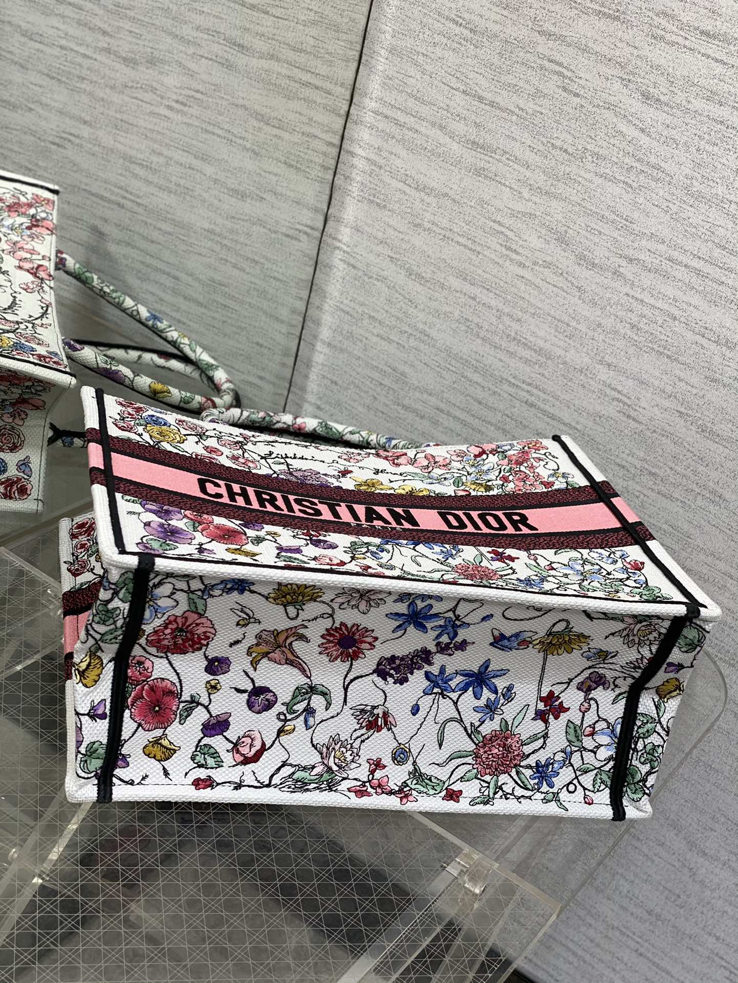 Bagsaaa D10r Book Tote Embroidery Pink Flower Pattern - 36cm