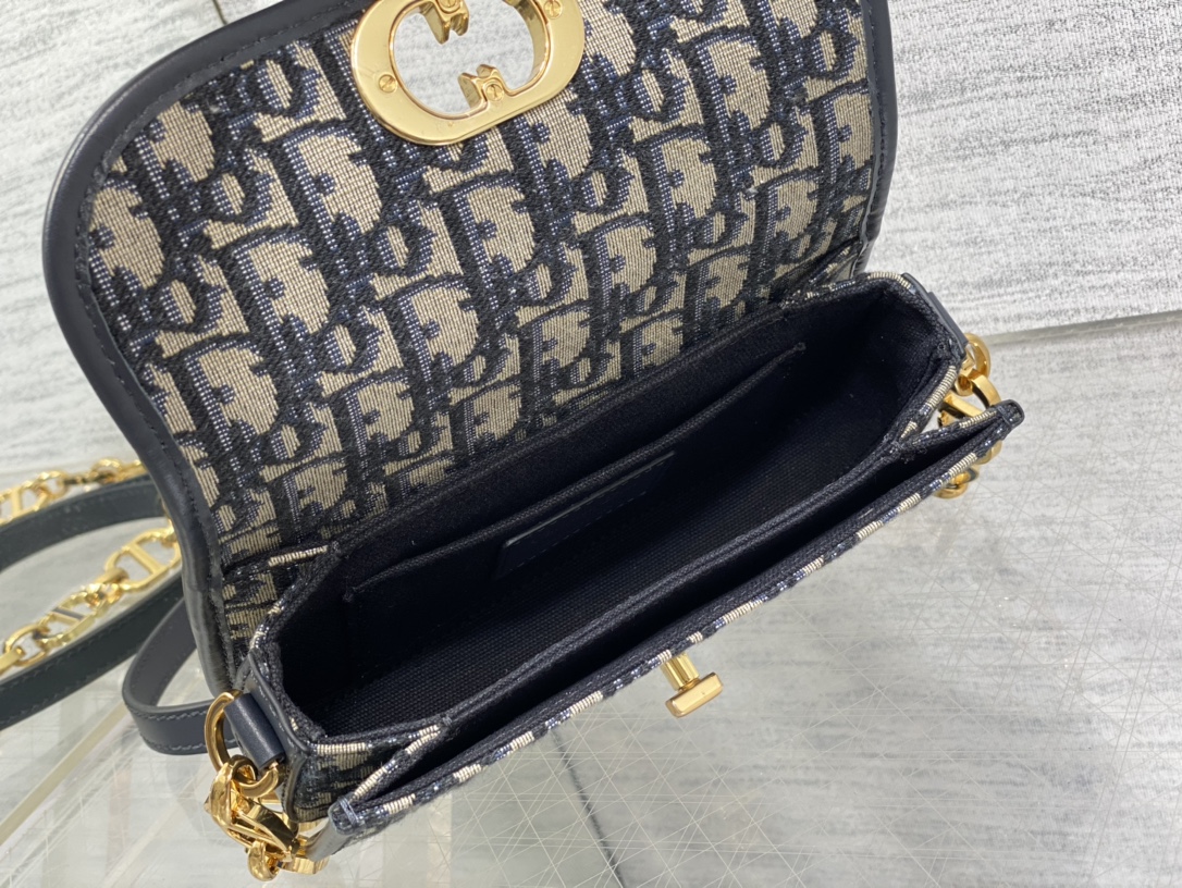 Bagsaaa D10r Montaigne Messenger Oblique Bag - 18*4.5*10cm