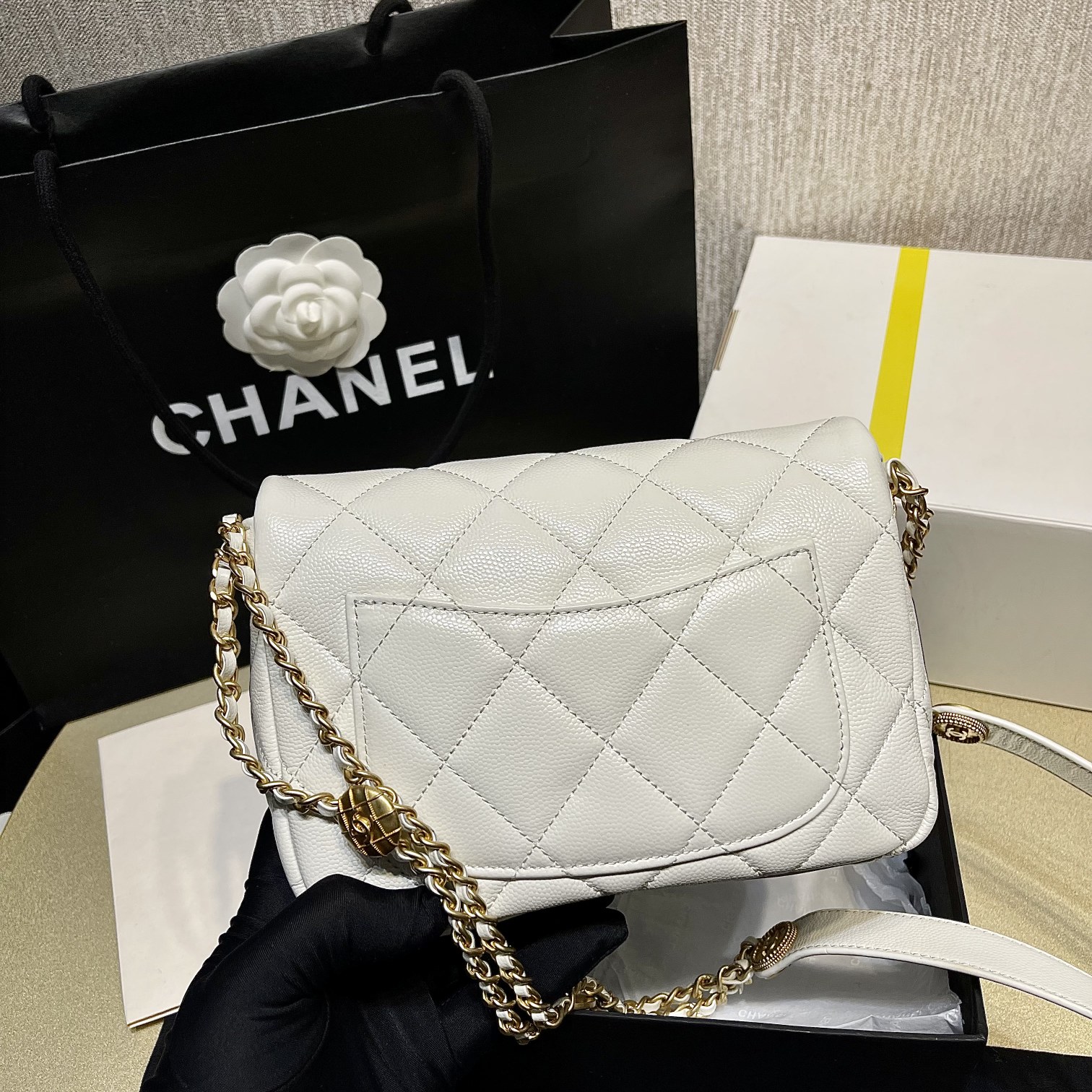 Bagsaaa Ch**el White Flap Bag - 21X14.5X6cm