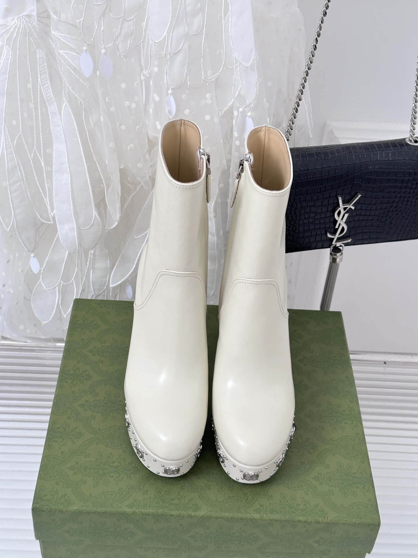 Bagsaaa Gvc*1 GG studded leather ankle boots white
