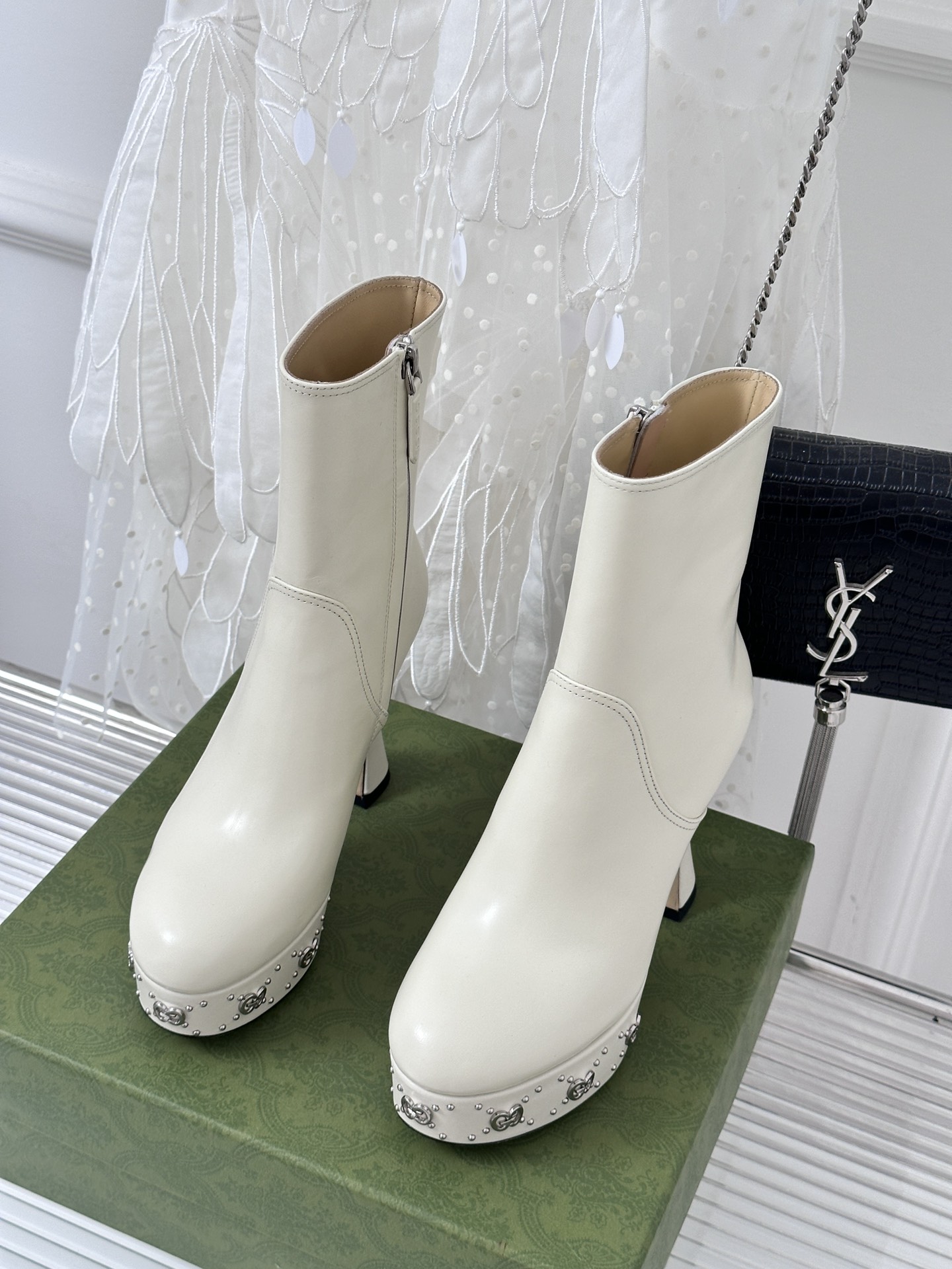 Bagsaaa Gvc*1 GG studded leather ankle boots white