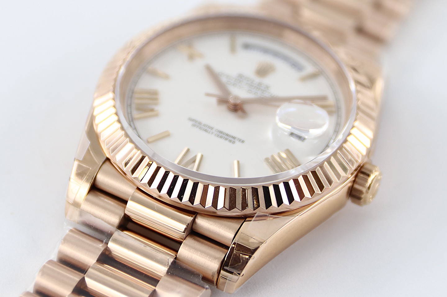 Bagsaaa R01ex Day-Date 40mm Rose Gold White Dial