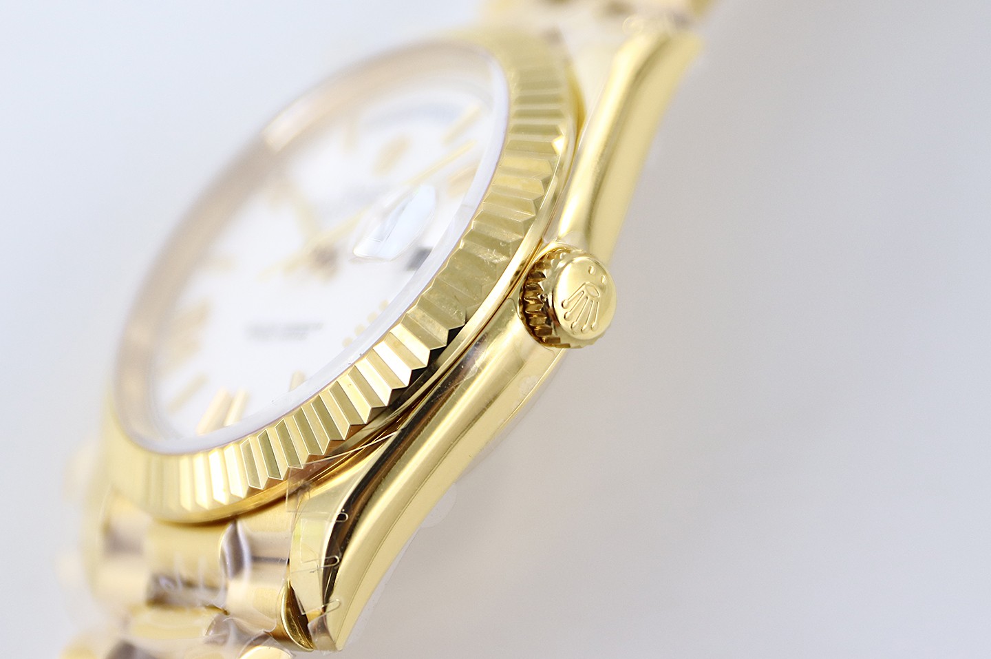 Bagsaaa R01ex Day-Date 40mm Gold White Dial