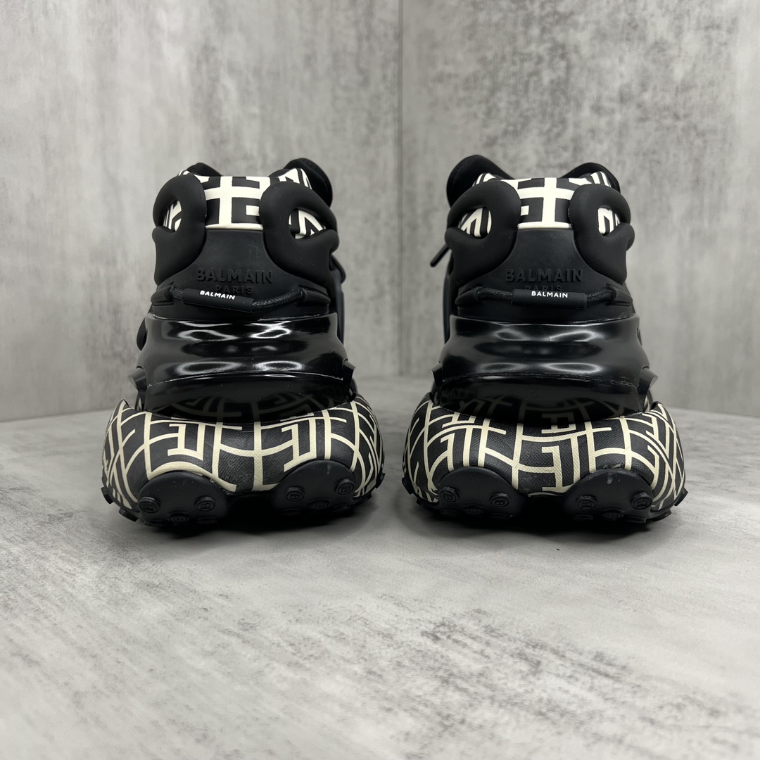 Bagsaaa Balmain Unicorn Low Top trainers in neoprene and leather white and black pattern