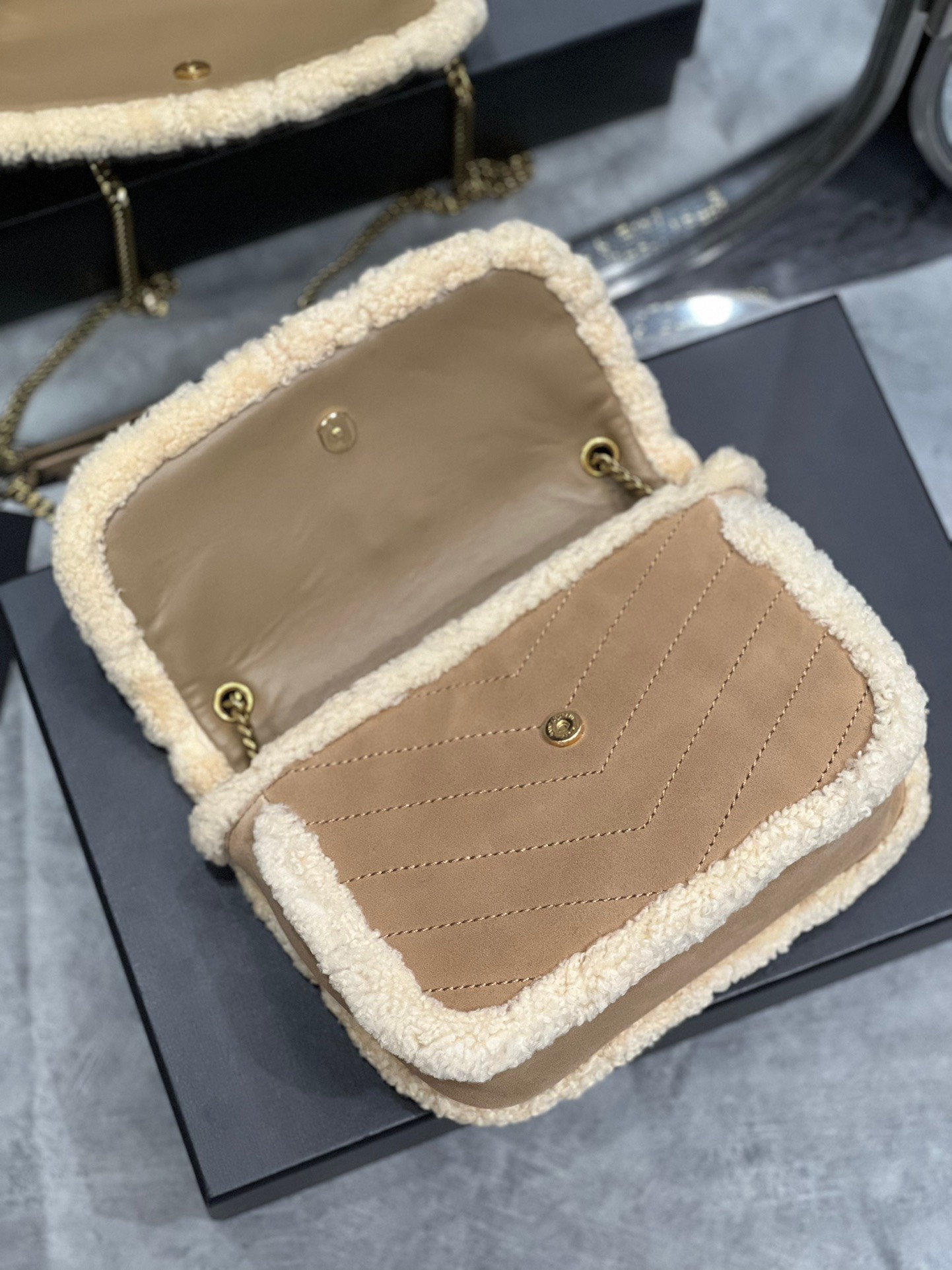 Bagsaaa Y51 Niki Small Shearling Shoulder Bag - Brown