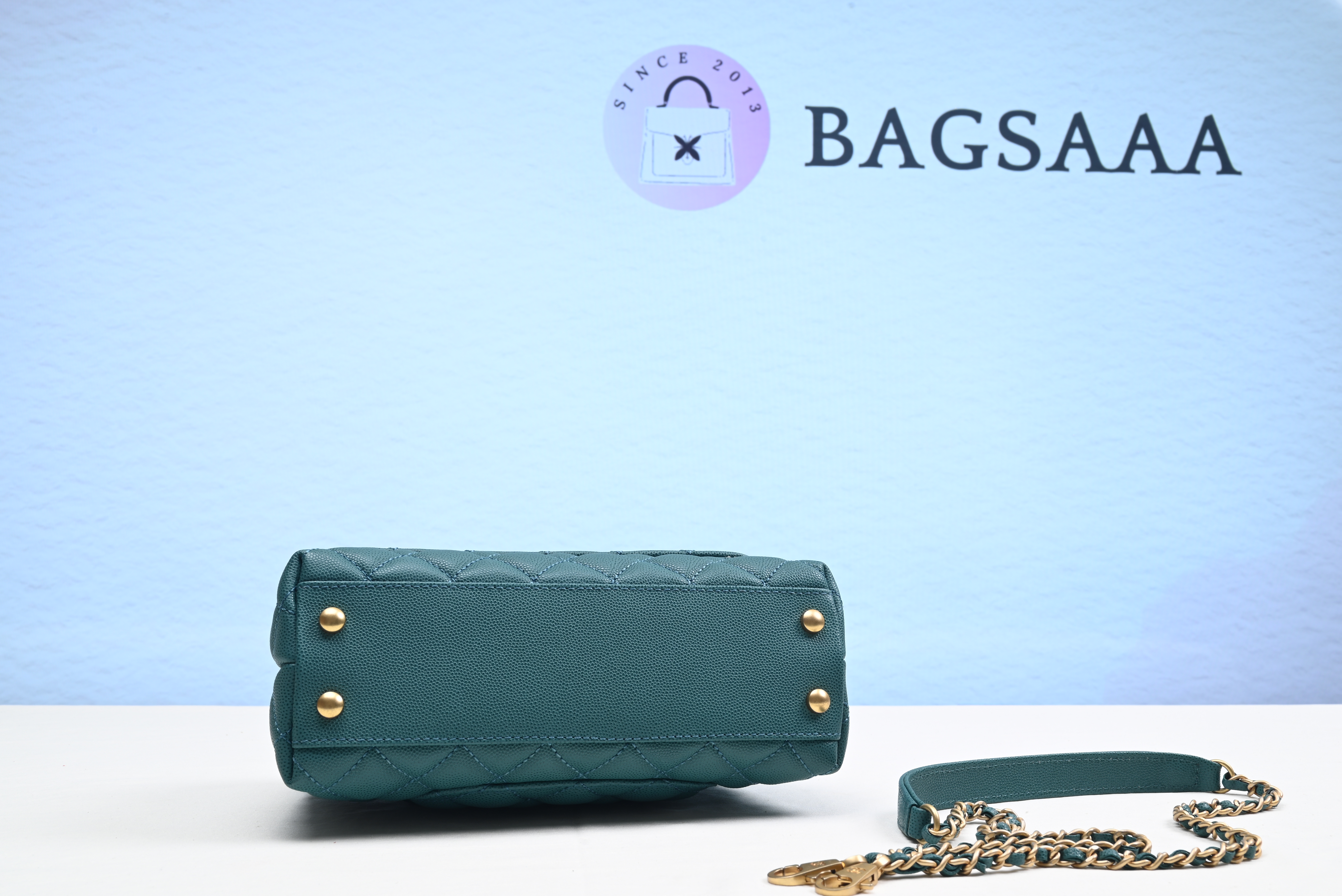 Bagsaaa Ch**el Coco Handle Gold Caviar Green 24 cm