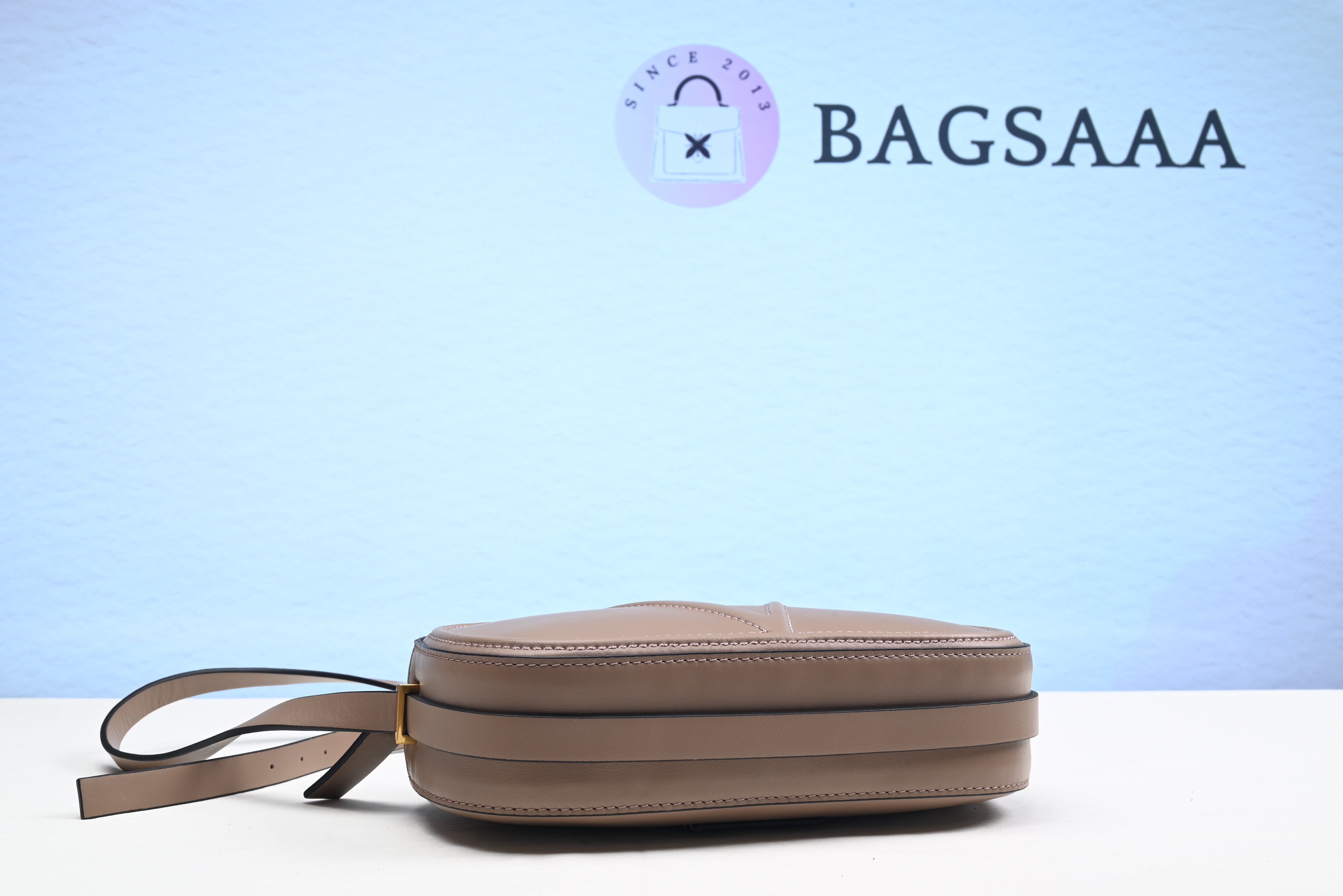 Va1e*ntin0 Garavani Va1e*ntin0 Vlogo Walk crossbody bag 