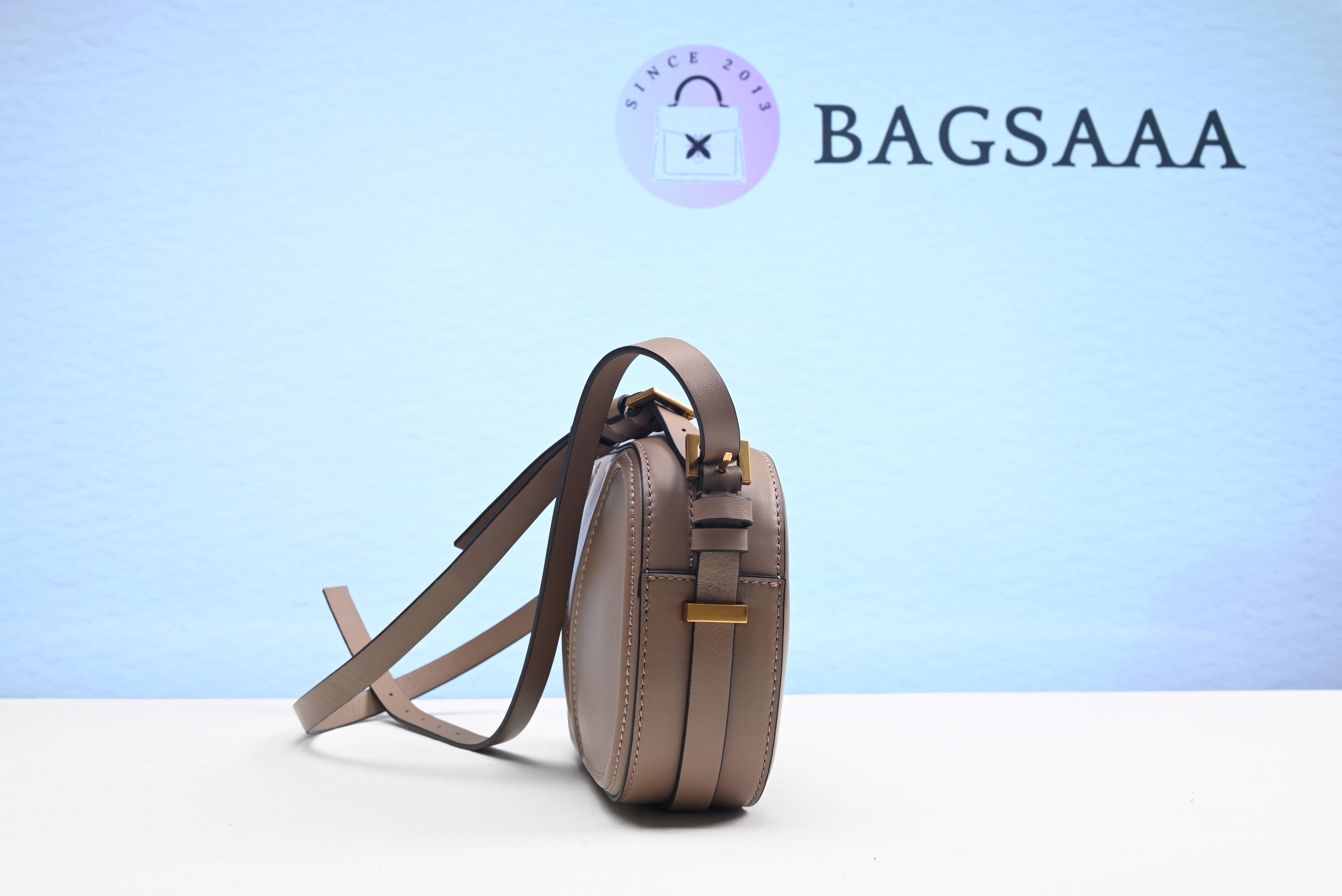 Va1e*ntin0 Garavani Va1e*ntin0 Vlogo Walk crossbody bag 