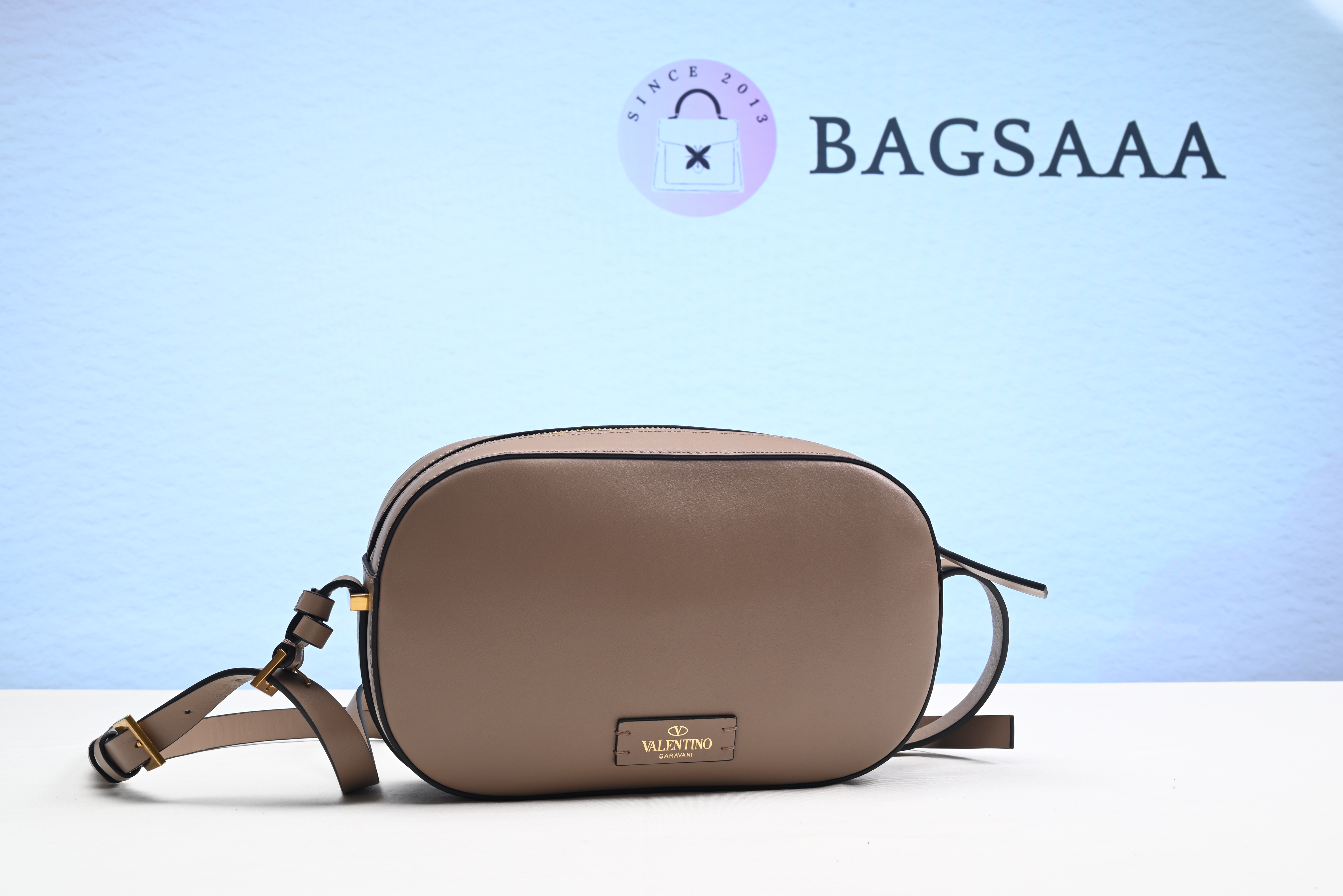 Va1e*ntin0 Garavani Va1e*ntin0 Vlogo Walk crossbody bag 