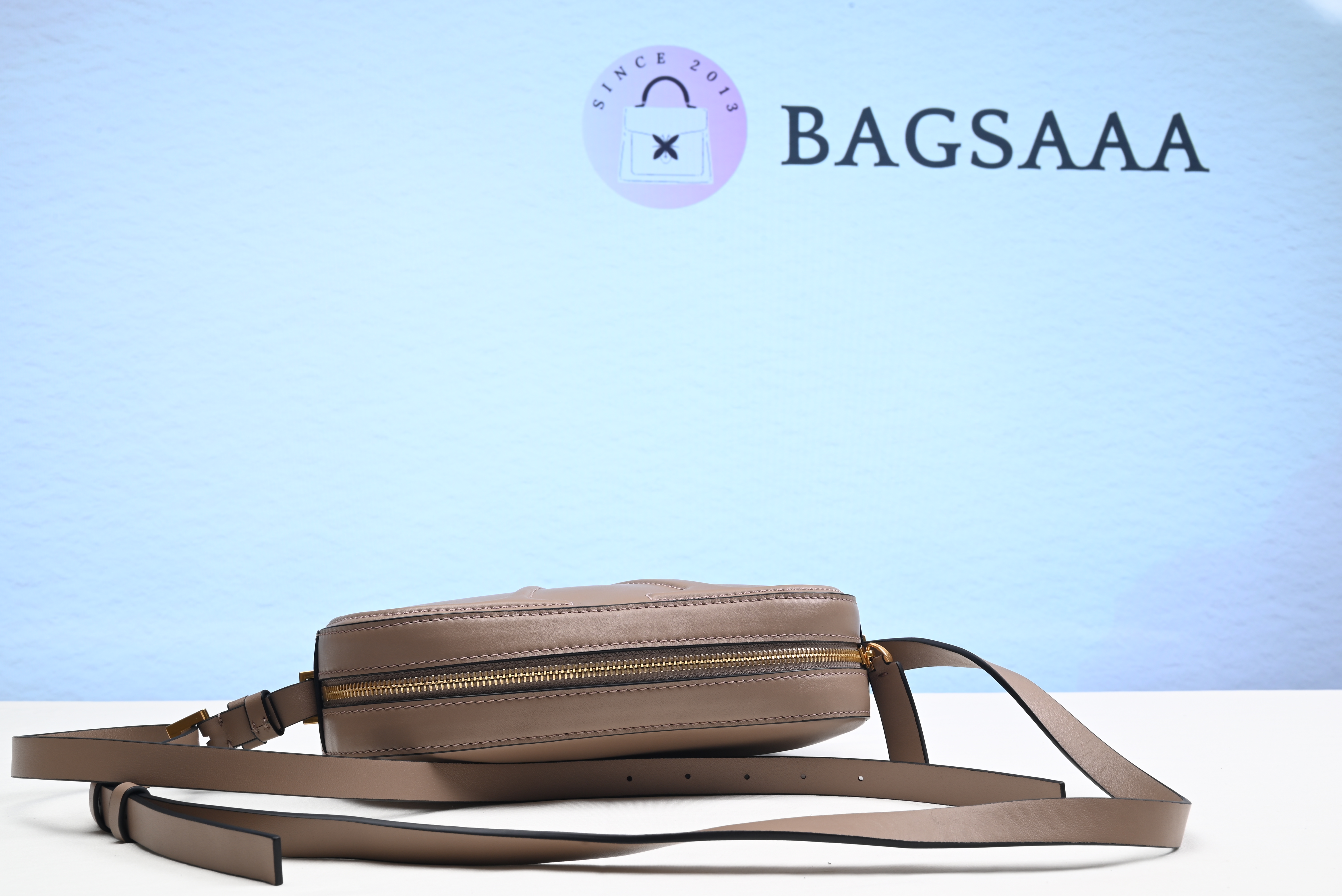 Va1e*ntin0 Garavani Va1e*ntin0 Vlogo Walk crossbody bag 