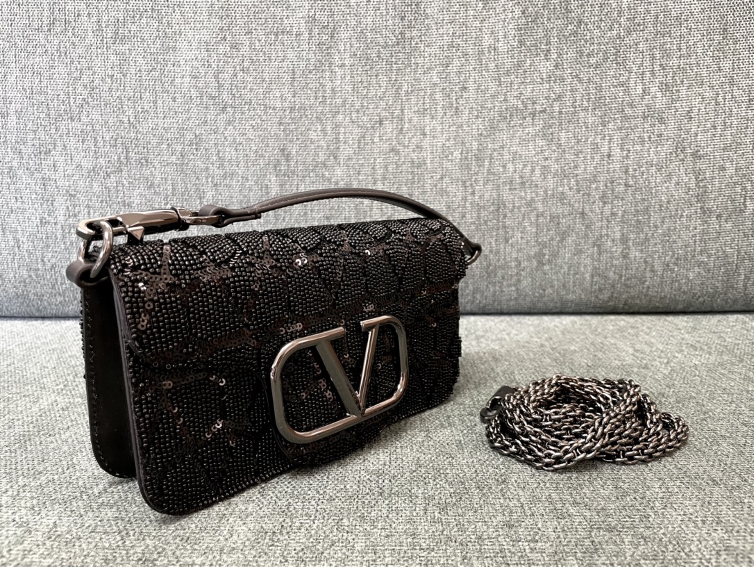 BAGSAAA Va1e*ntin0 GARAVANI SMALL LOCÒ SHOULDER BAG BLACK